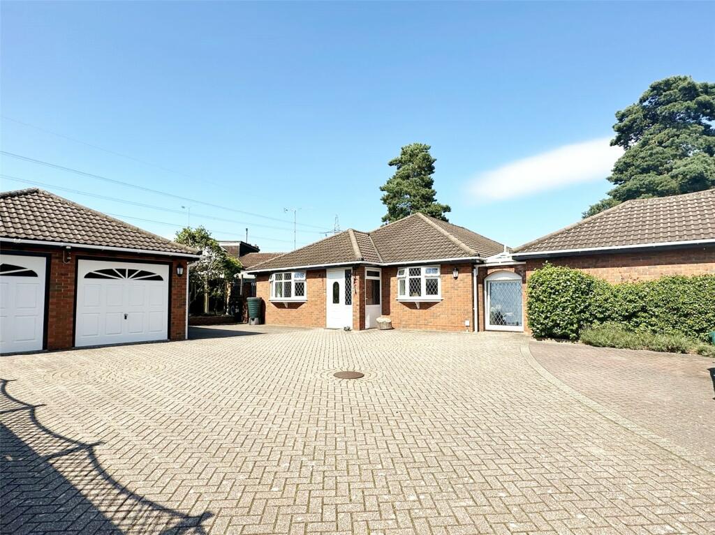 4 bedroom bungalow for sale in The Forestside, Verwood, Dorset, BH31