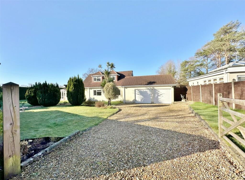 4 bedroom detached house for sale in Moneyfly Road, Verwood, Dorset, BH31
