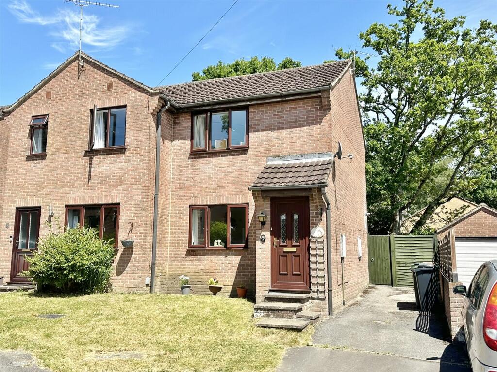 2 bedroom semidetached house for sale in Cartref Close, Verwood