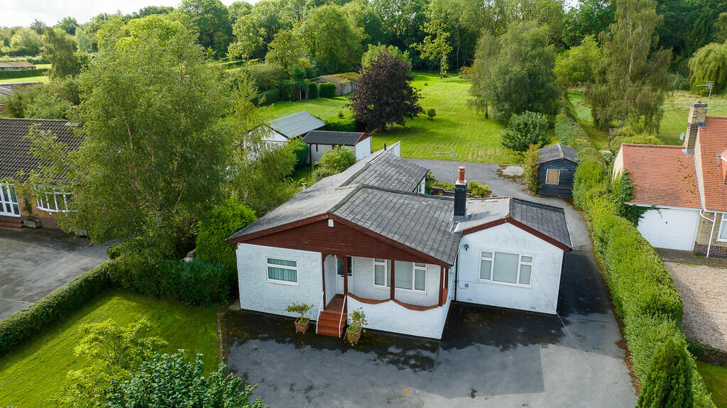 3 bedroom detached bungalow for sale in Melton Road, Stanton on the