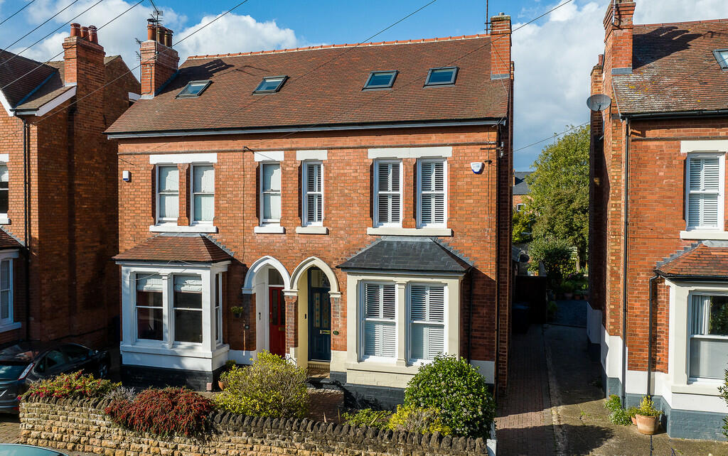 4 bedroom semidetached house for sale in Chaworth Road, West Bridgford