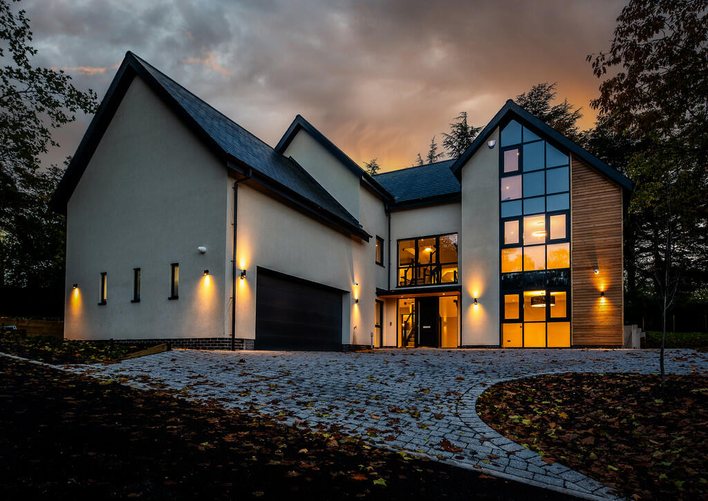 6 bedroom detached house for sale in The Grove, Cow Lane, Bramcote, NG9