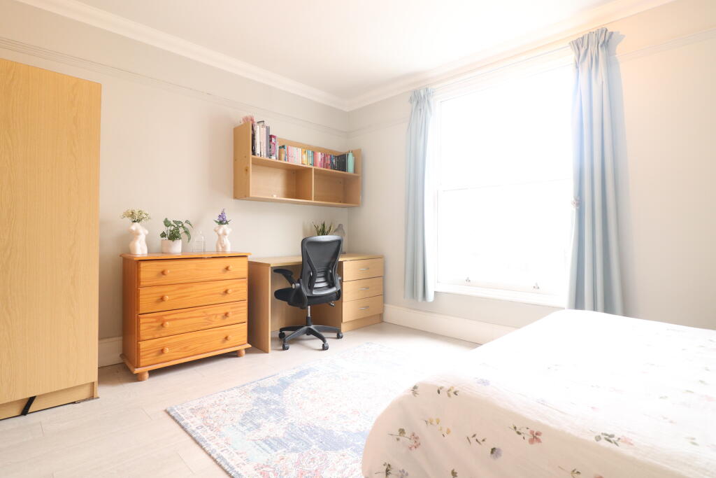 Main image of property: Double Room Available on in Bedford Place