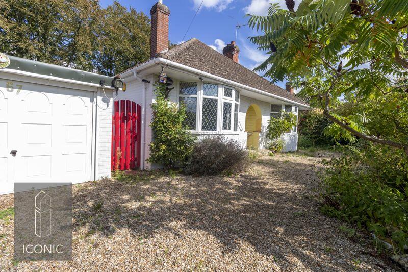 4 bedroom detached bungalow for sale in Drayton High Road, Drayton