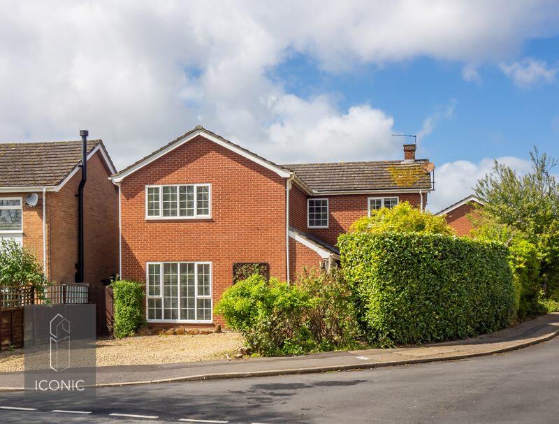 5 bedroom detached house for sale in Shakespeare Way, Taverham, Norwich