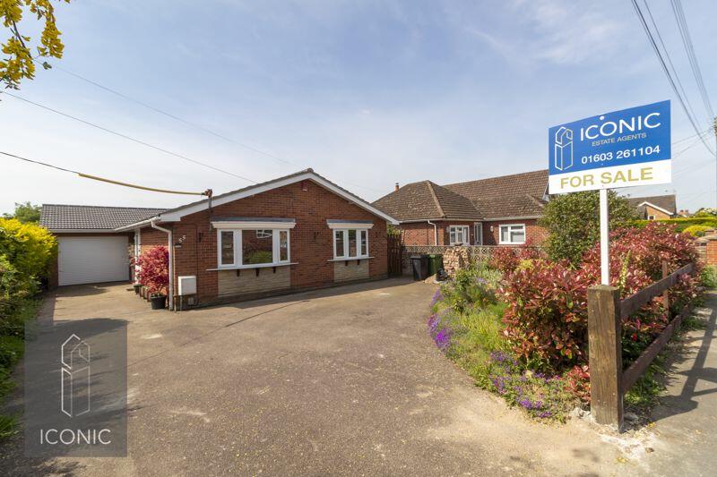 3 bedroom detached bungalow for sale in Grove Avenue, New Costessey
