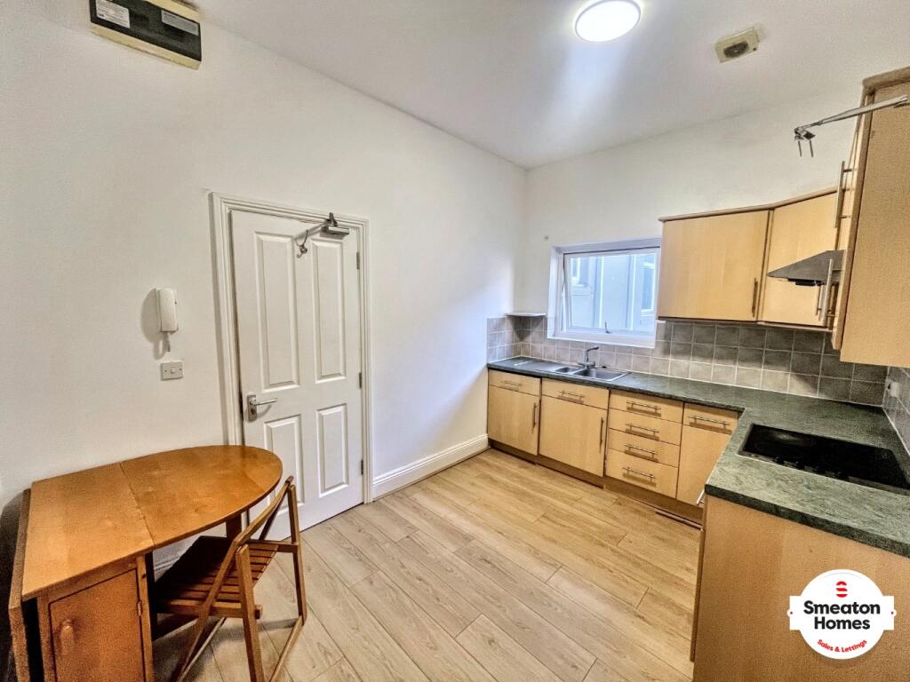 Main image of property: Flat 3, 8 Rochester Road, Plymouth, Devon, PL4 6HU