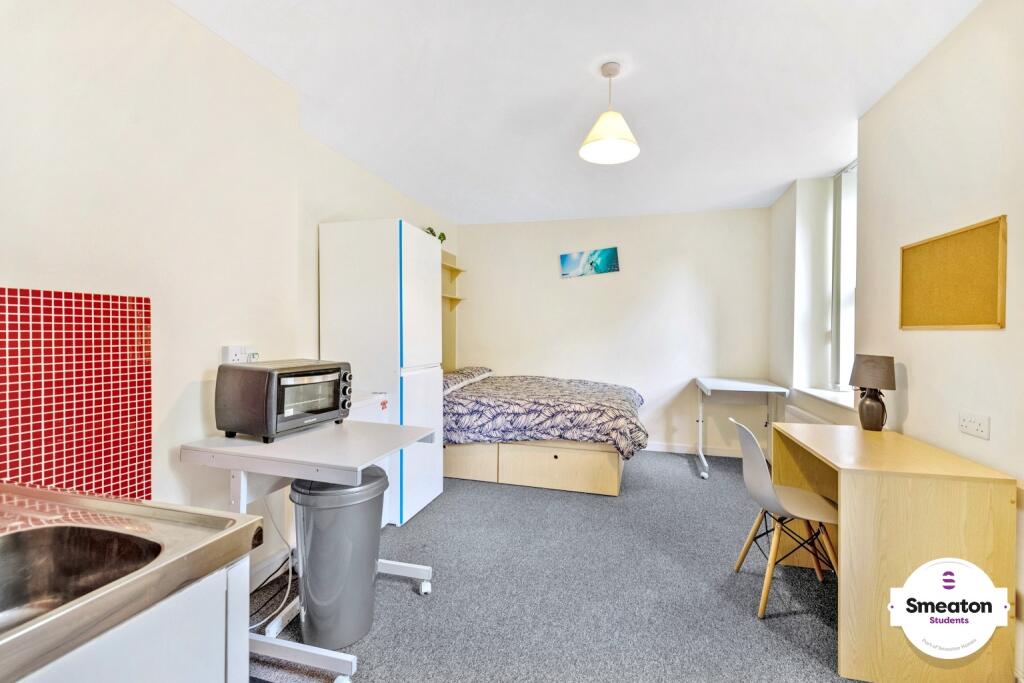 Main image of property: Self-Contained Studio, Town House, 32 Harwell Street, Plymouth, Devon, PL1 5BN - Available September 2026