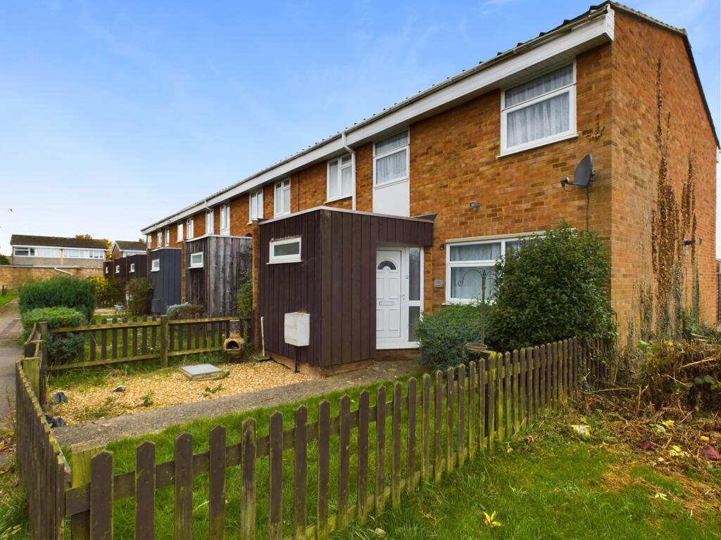 3 bedroom end of terrace house for rent in Hampton Close, Bedford , MK45