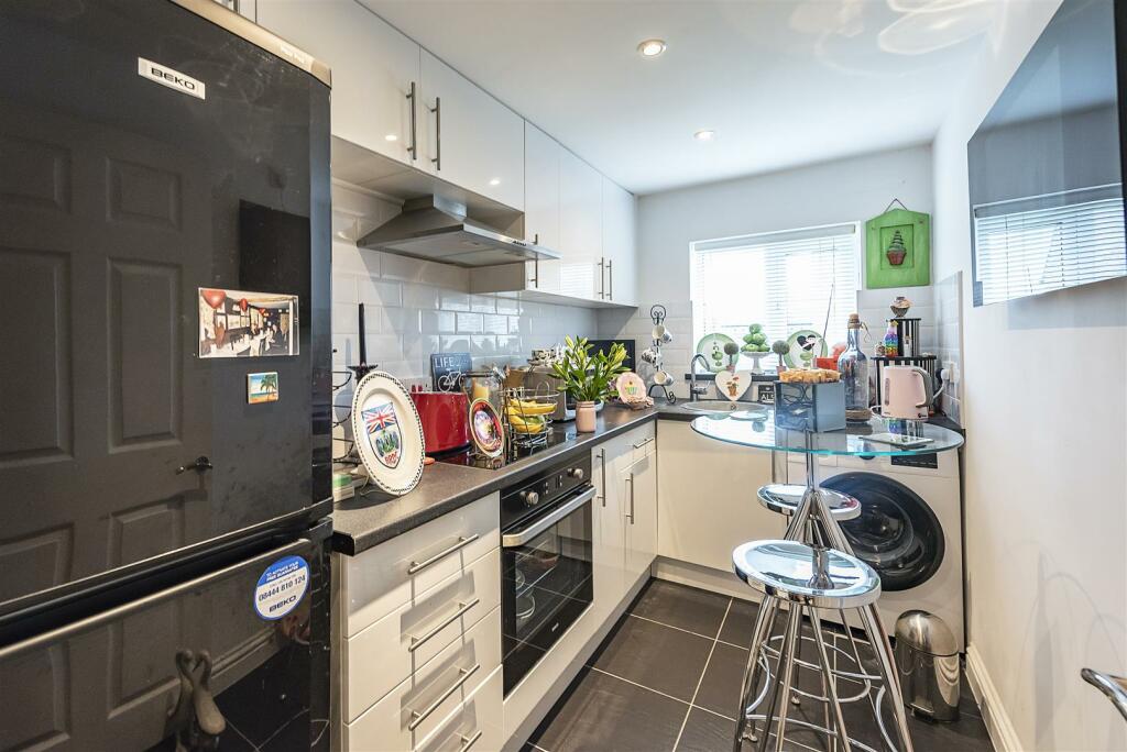 1 bedroom apartment for sale in North Court, Buckwood Road, Markyate, AL3