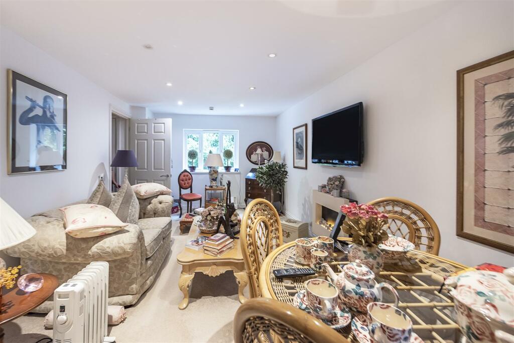 1 bedroom apartment for sale in North Court, Buckwood Road, Markyate, AL3