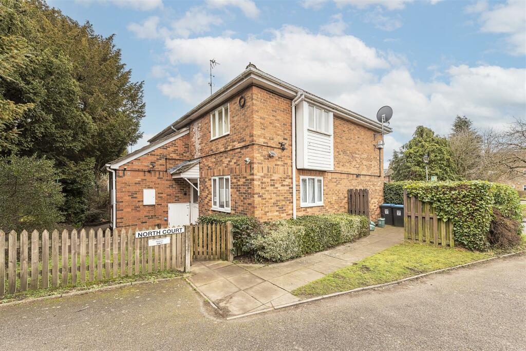 1 bedroom apartment for sale in North Court, Buckwood Road, Markyate, AL3