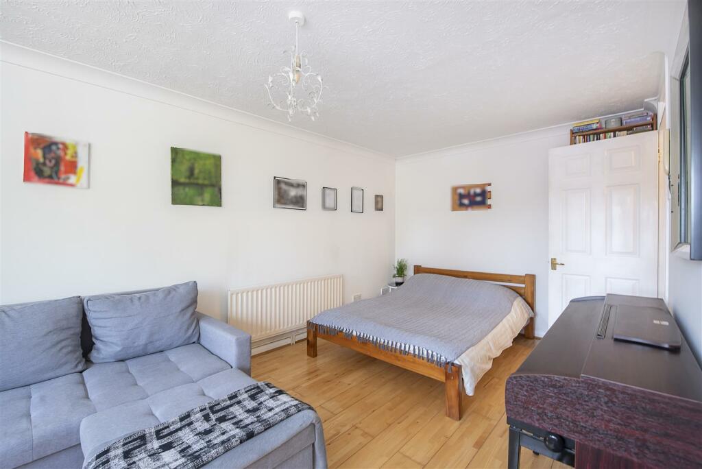 Studio flat for sale in Balfour Court, Station Road, Harpenden, AL5