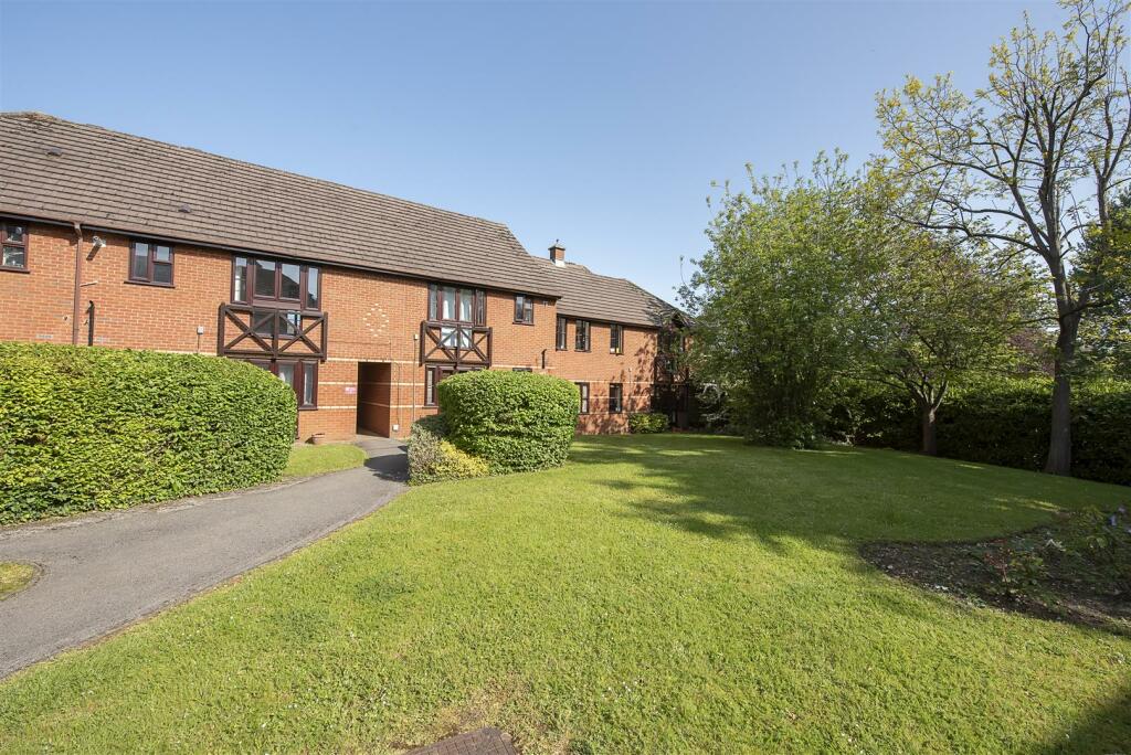 Studio flat for sale in Balfour Court, Station Road, Harpenden, AL5