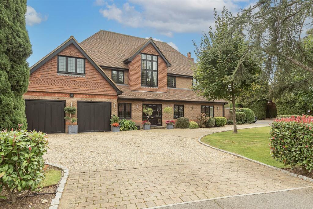 6 bedroom detached house for sale in The Uplands, Harpenden, AL5