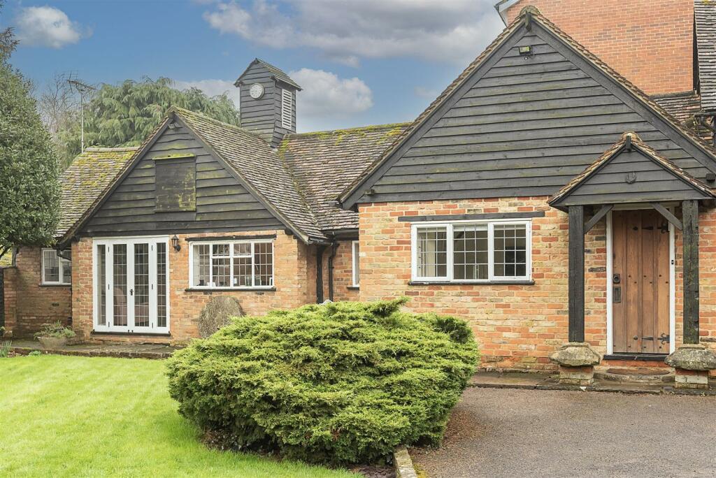 4 bedroom detached house for sale in High Street, Wheathampstead, AL4