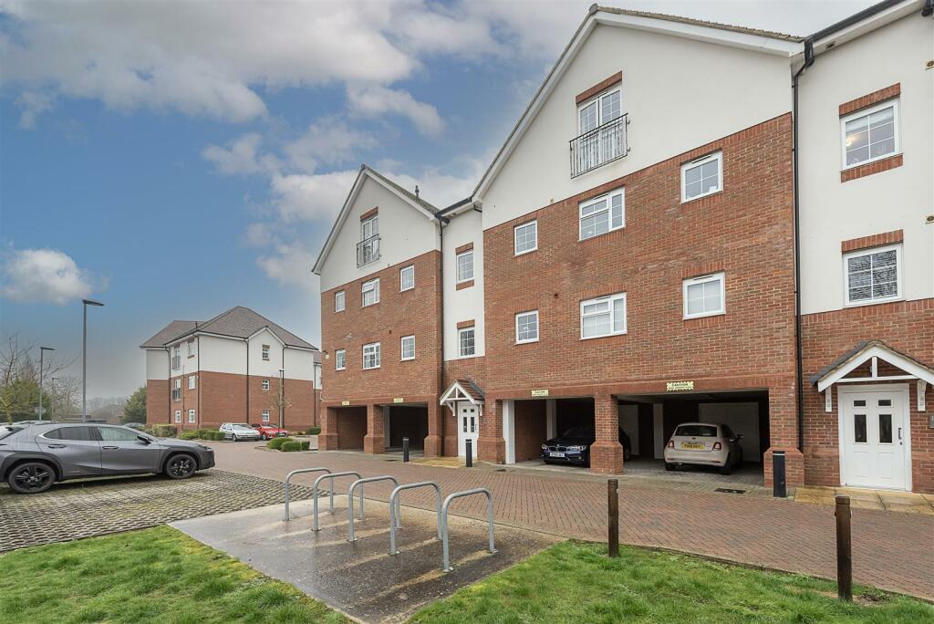 1 bedroom flat for sale in Millstone Way, Harpenden, AL5