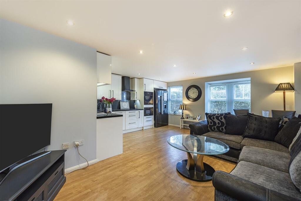 Additional property image - Stathams Court, Hemel Hempstead Road, Redbourn, Hertfordshire