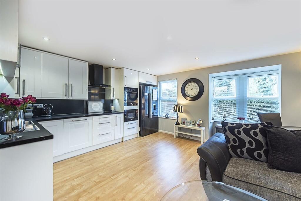 Additional property image - Stathams Court, Hemel Hempstead Road, Redbourn, Hertfordshire