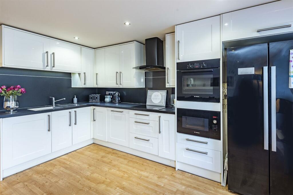 Additional property image - Stathams Court, Hemel Hempstead Road, Redbourn, Hertfordshire