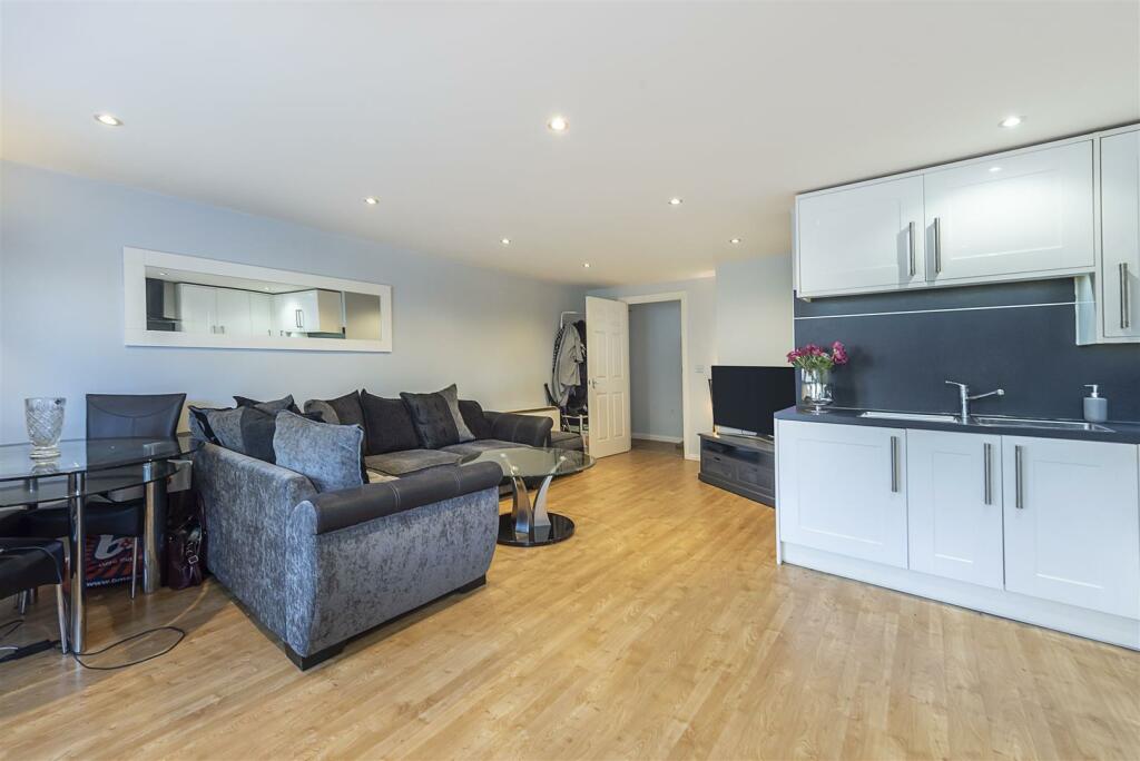 Additional property image - Stathams Court, Hemel Hempstead Road, Redbourn, Hertfordshire