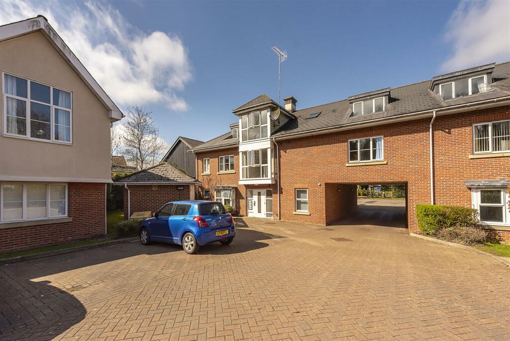 Additional property image - Stathams Court, Hemel Hempstead Road, Redbourn, Hertfordshire