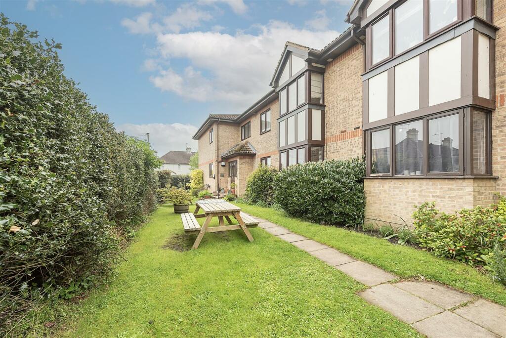 1 bedroom flat for sale in Westfield Road, Harpenden, AL5