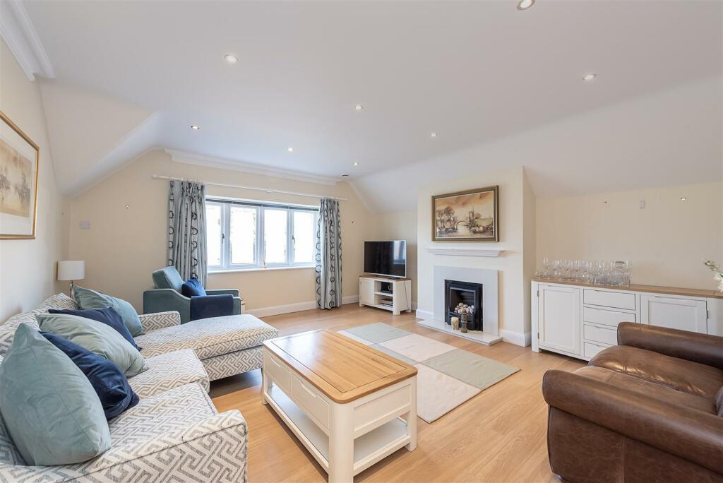 Additional property image - Avenue St. Nicholas, Harpenden