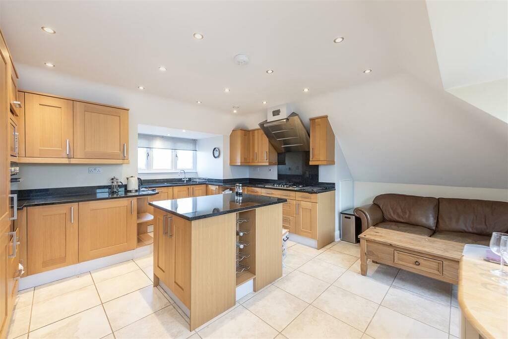 Additional property image - Avenue St. Nicholas, Harpenden