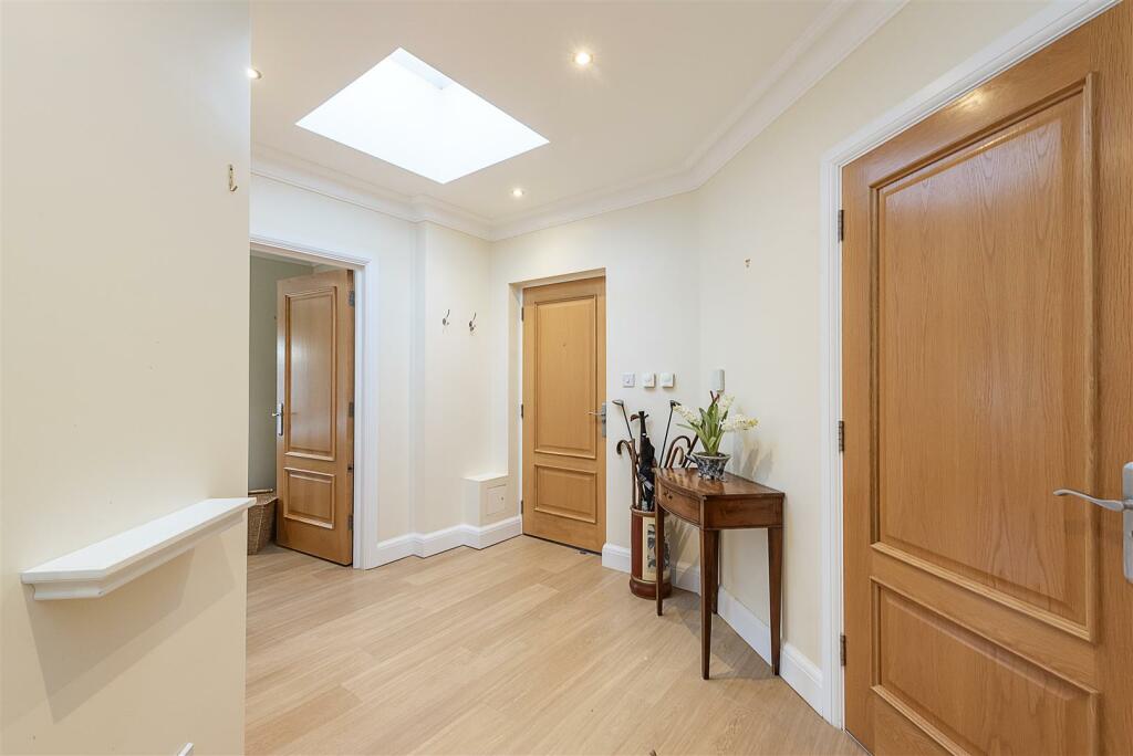 Additional property image - Avenue St. Nicholas, Harpenden