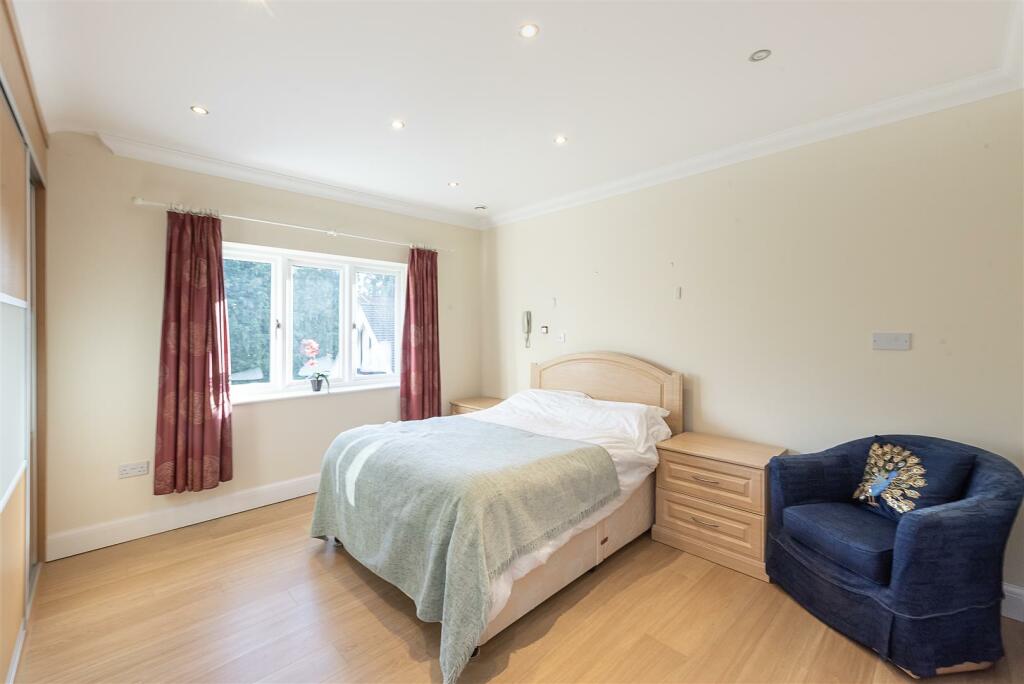 Additional property image - Avenue St. Nicholas, Harpenden