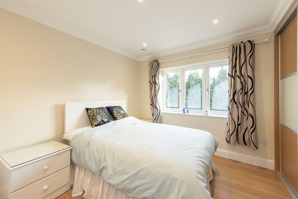 Additional property image - Avenue St. Nicholas, Harpenden