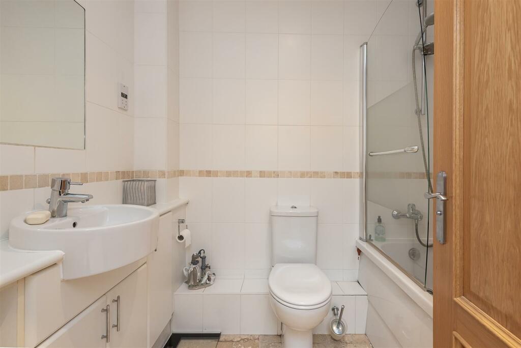 Additional property image - Avenue St. Nicholas, Harpenden