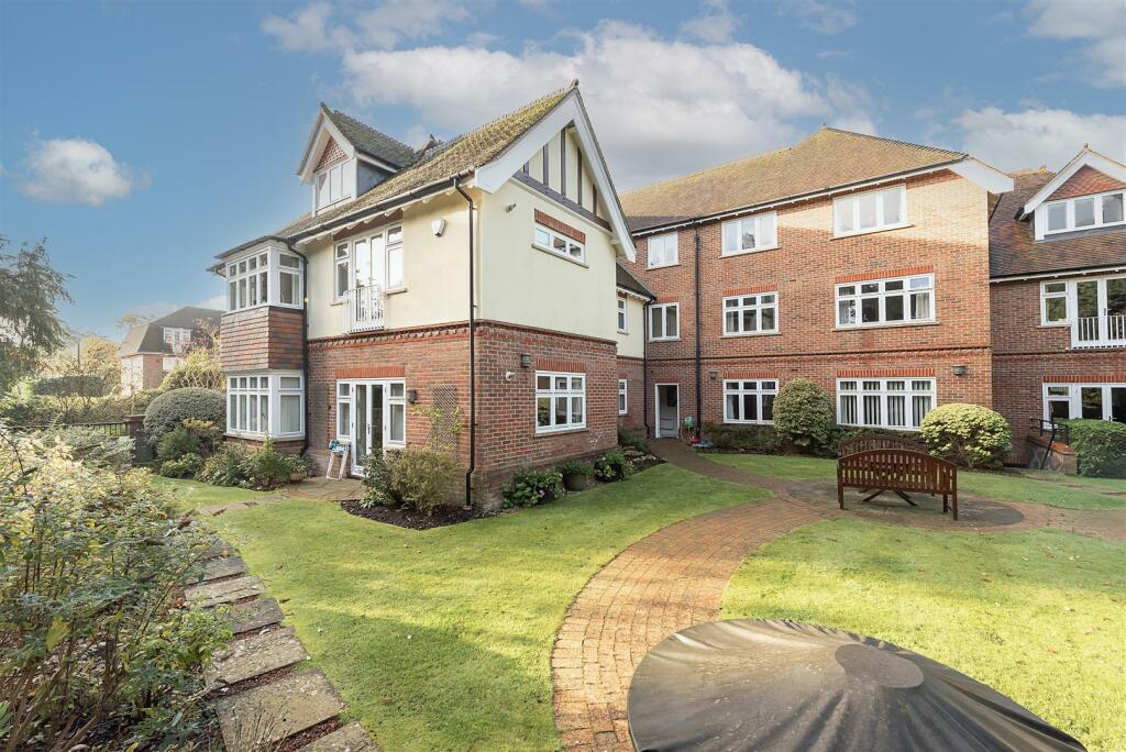 Additional property image - Avenue St. Nicholas, Harpenden