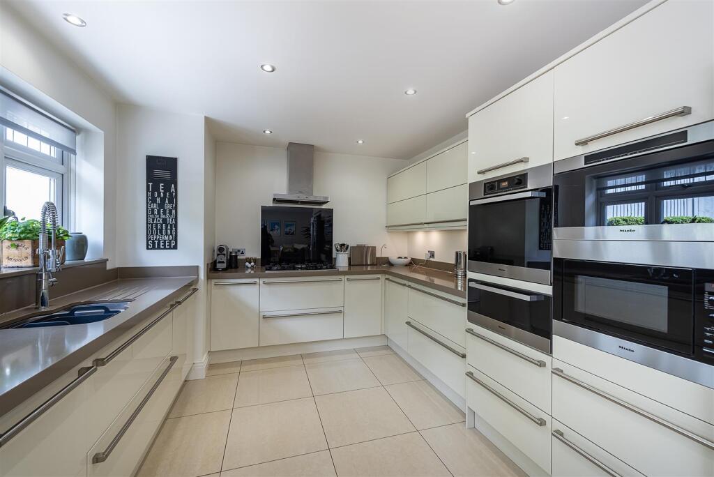 Additional property image - Park Rise, Harpenden