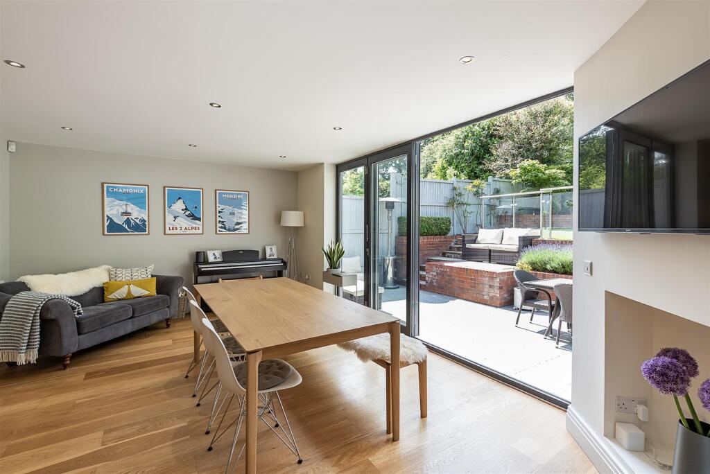 Additional property image - Park Rise, Harpenden