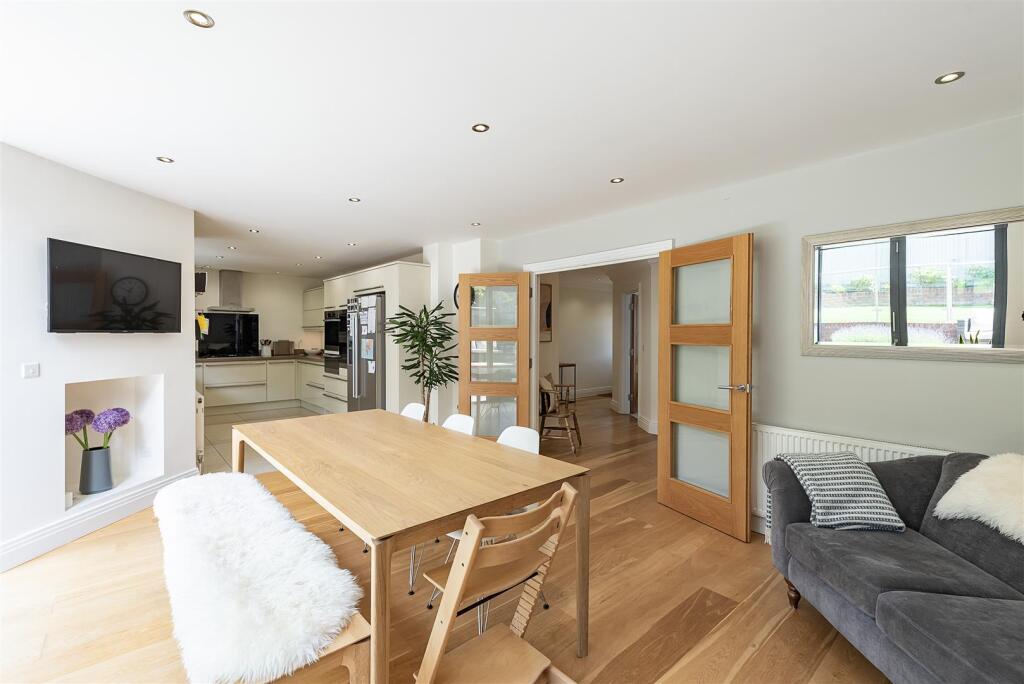 Additional property image - Park Rise, Harpenden