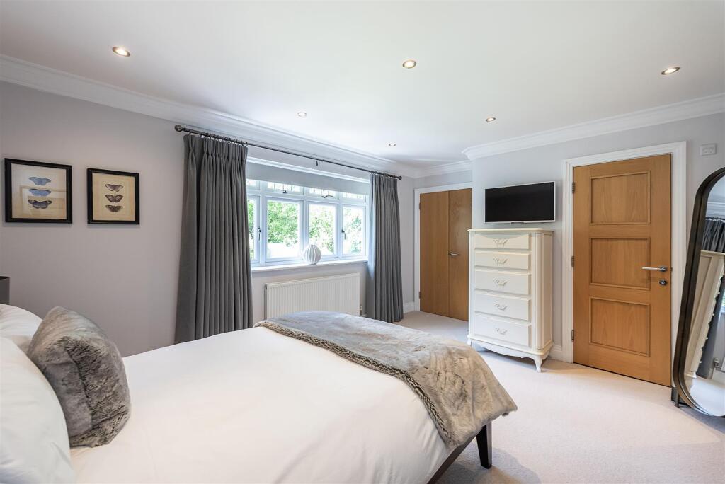 Additional property image - Park Rise, Harpenden