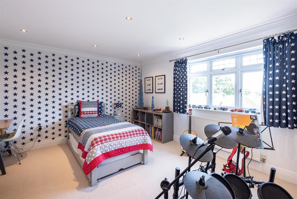 Additional property image - Park Rise, Harpenden