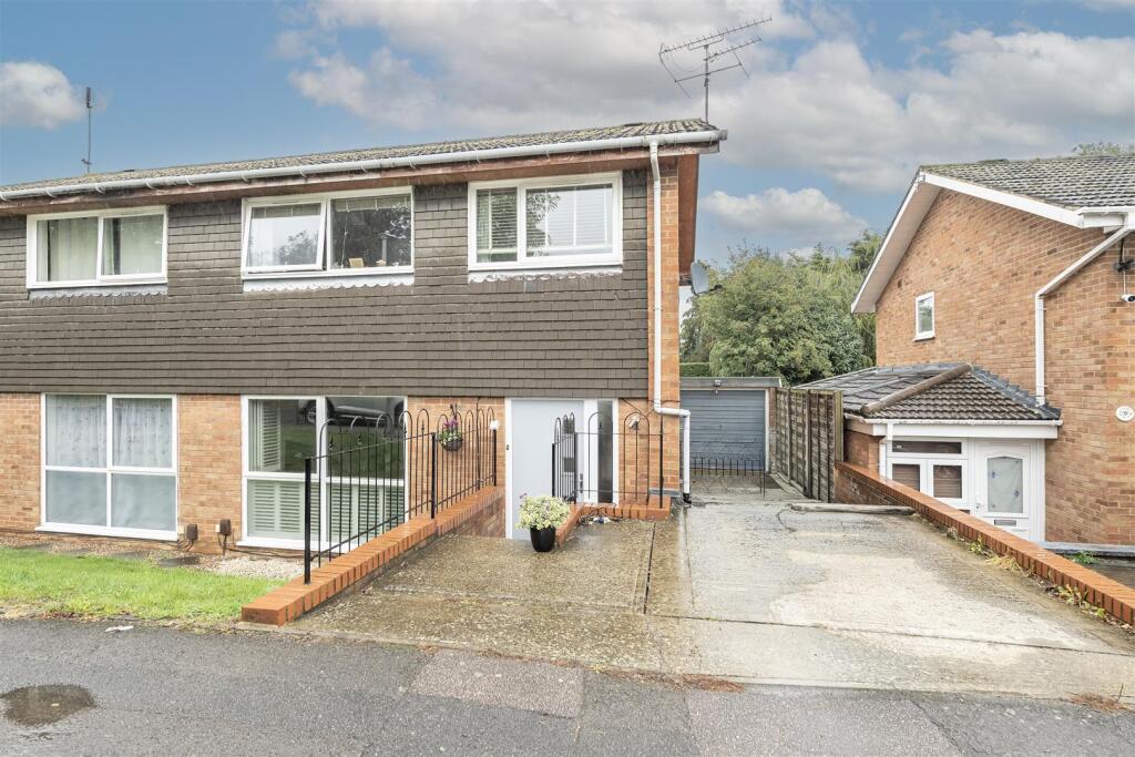 Main image of property: Barrons Row, Harpenden