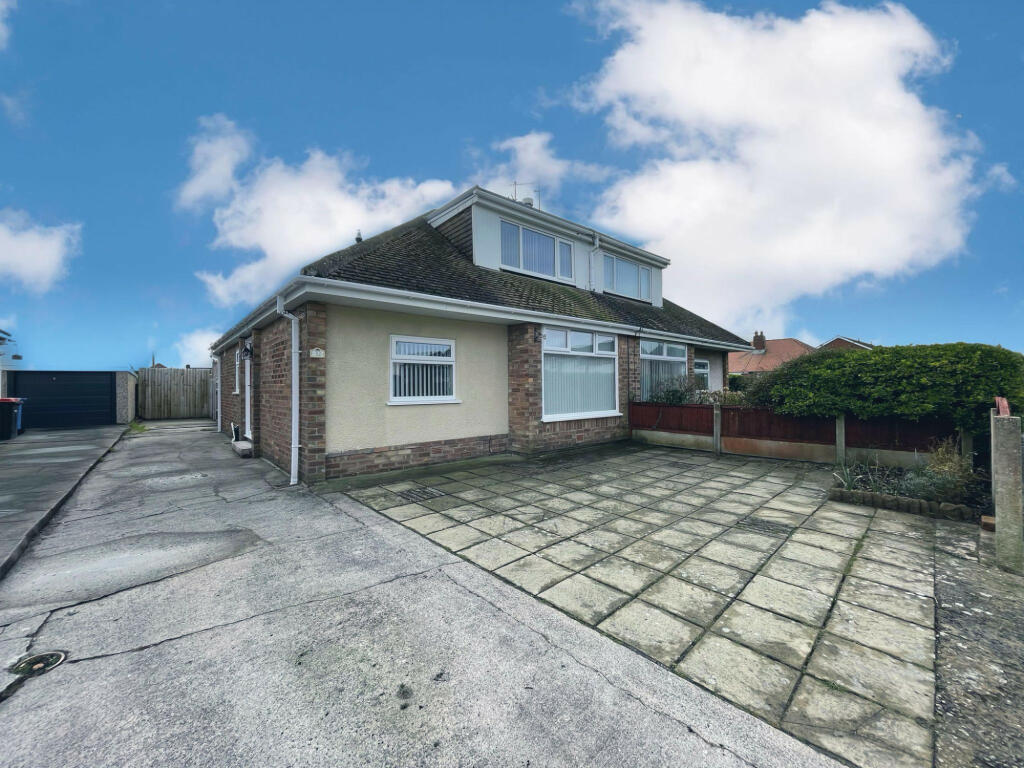 3 bedroom bungalow for sale in Oxenholme Avenue, Cleveleys, FY5