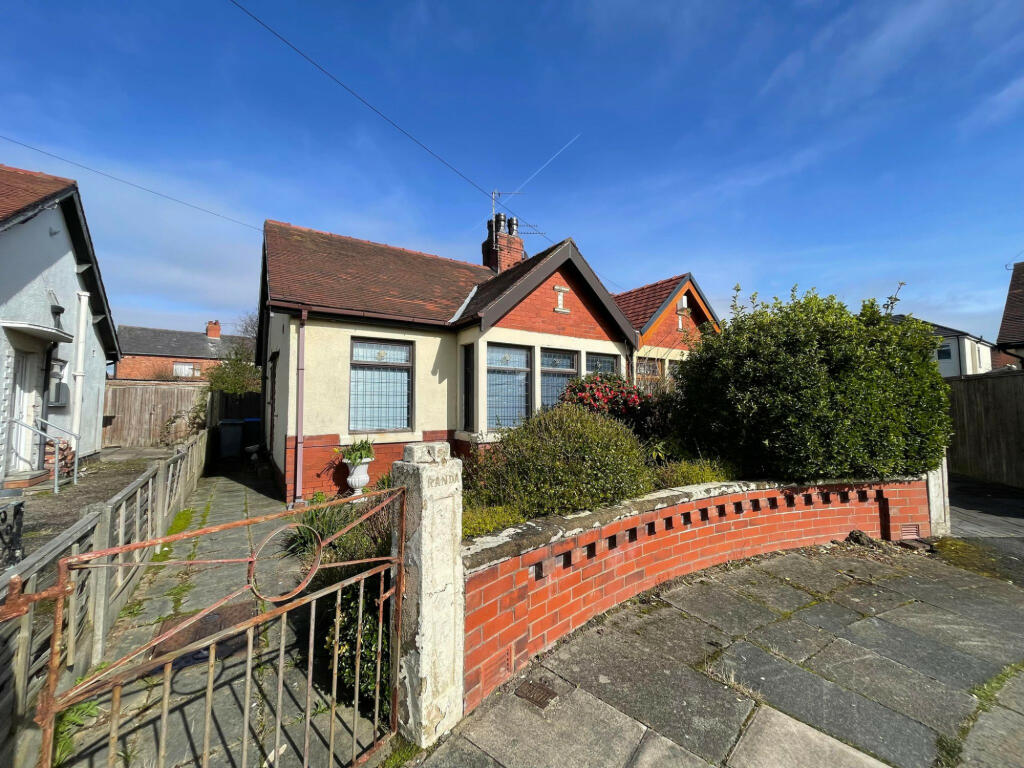 2 bedroom bungalow for sale in Leith Avenue, Cleveleys, FY5