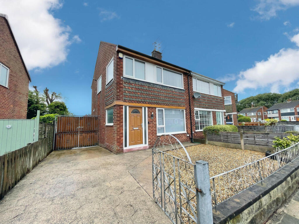 3 bedroom semidetached house for sale in Highcroft Avenue, Bispham, FY2