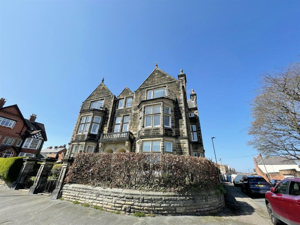 3 bedroom penthouse for sale in Belvedere Road, Scarborough, YO11