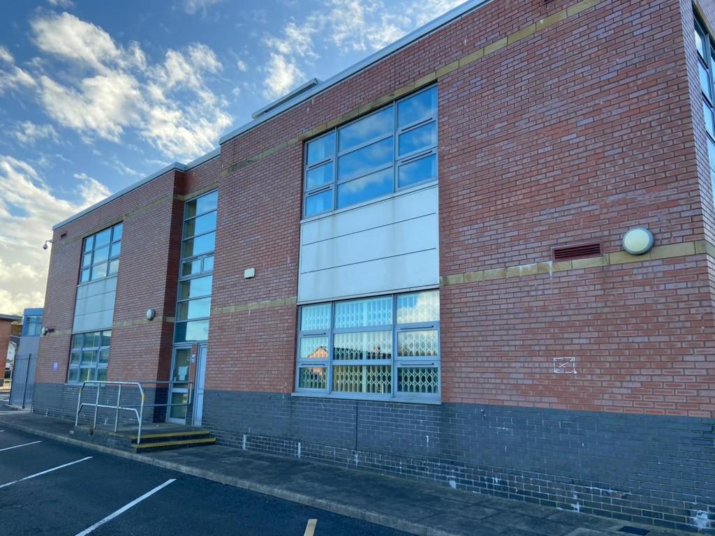 Commercial property to lease in Shear Brow, Blackburn, Lancashire, BB1