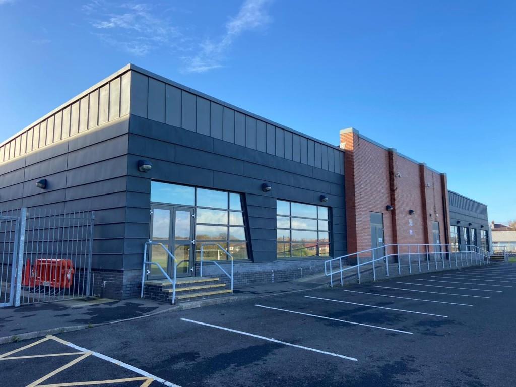 Commercial property to lease in Shear Brow, Blackburn, Lancashire, BB1