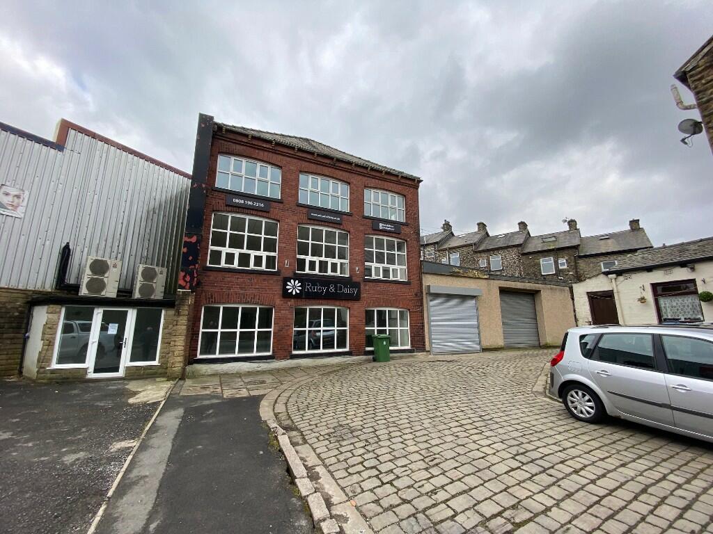 Commercial property to lease in The Annex, 331 Burnley Road, Rossendale