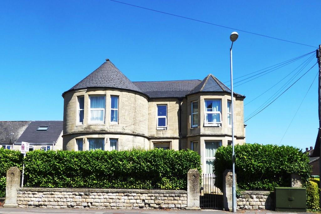 Studio flat for rent in Semington Road, Melksham, Wiltshire, SN12