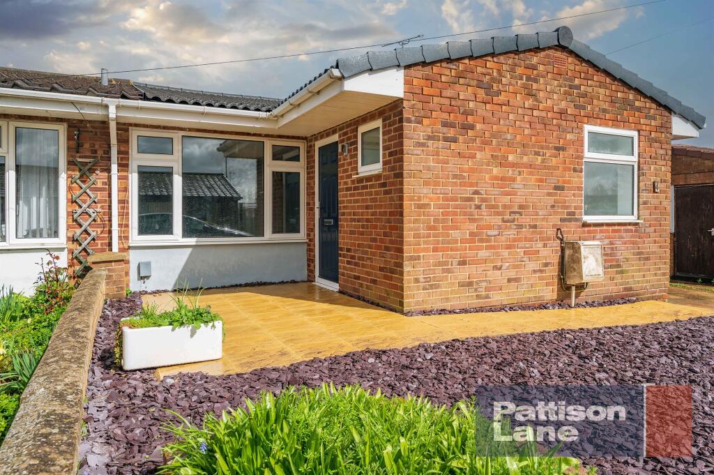 3 bedroom semidetached bungalow for sale in The Ridings, Desborough, Kettering, NN14