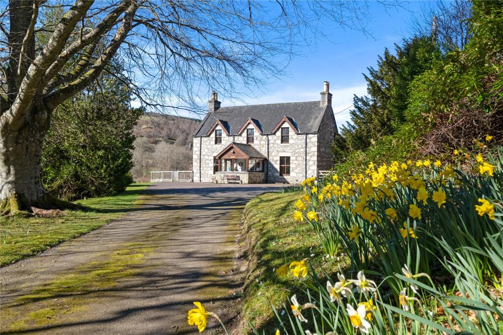 Main image of property: Oakbank House, Drumnadrochit, Inverness, Highland, IV63